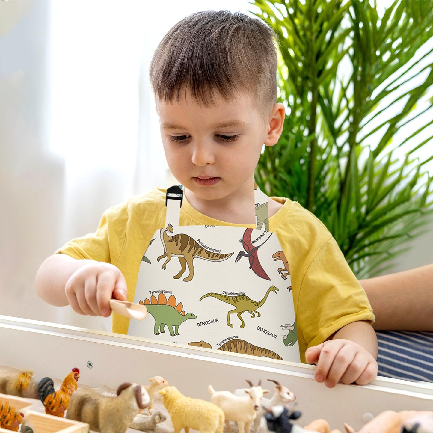 PLULON 4 Pcs Kids Aprons with Pockets Painting Apron for Kids, Dinosaur Kids Apron Adjustable Strap Dino Apron for Painting Cooking Baking Girls Boys Paint Dinosaur Party Supplies, 3-8 Years